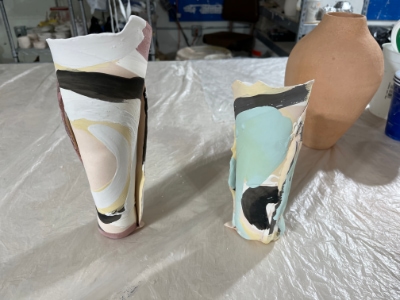 2 small vases glazed